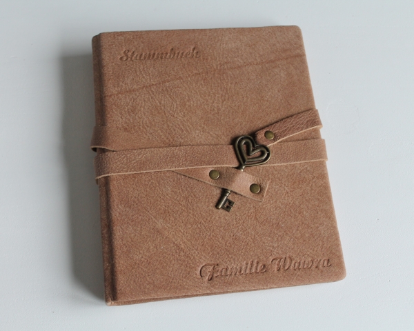 Stammbuch "Herz-Schlüssel" aus Büffelleder DIN A5, terracotta